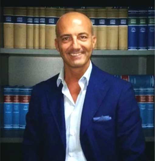 avvocato penalista droga roma arresto Avv. Massimo Romano, avvocato penalista, nello studio di Roma